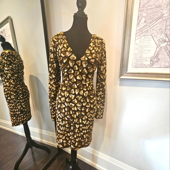 Alice + Olivia Dresses & Skirts - Alice&Olivia deep V beaded sequin cocktail dress